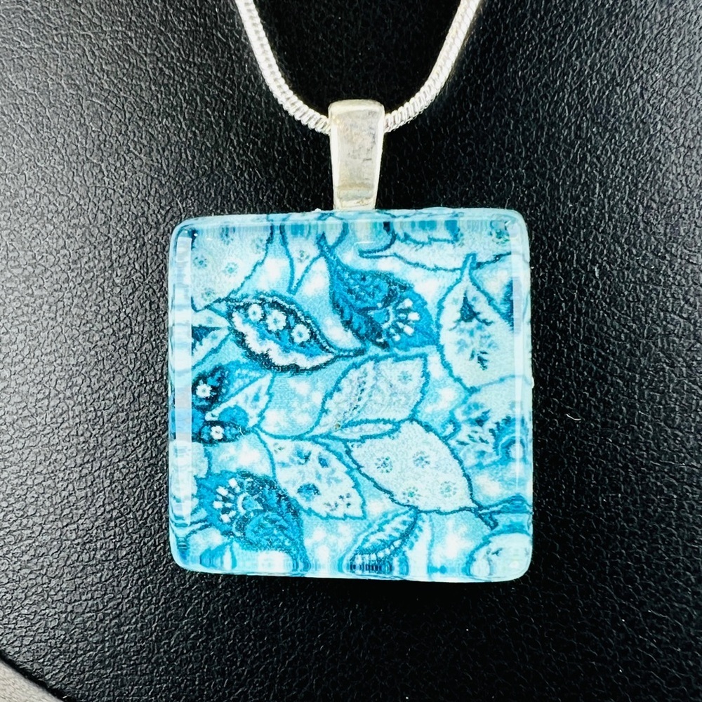 Beautiful, retro vintage blues silvertone bale pendant necklace - Picture 3 of 11